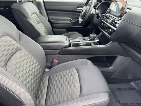 Used 2022 Nissan Pathfinder SV FWD image 8