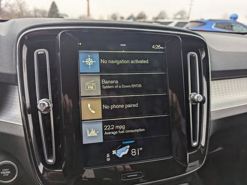 Used 2021 Volvo XC40 T4 Momentum image 13