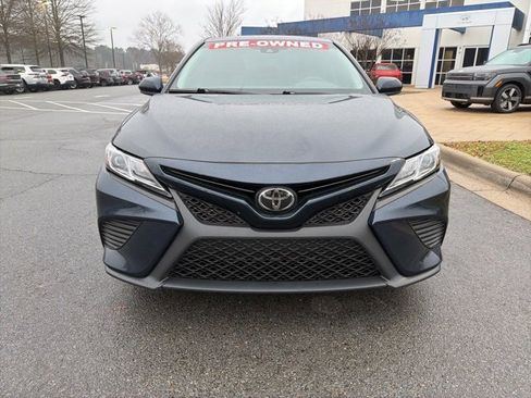 Used 2020 Toyota Camry SE image 2