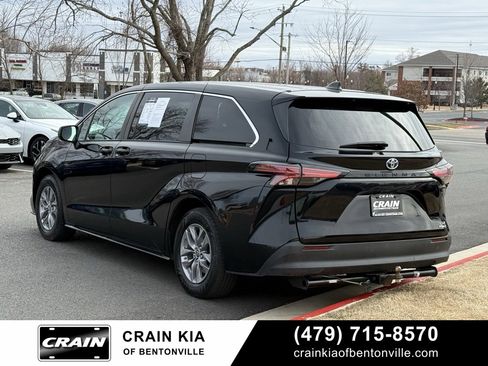 Used 2022 Toyota Sienna LE image 5