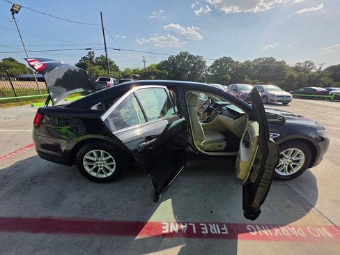 Used 2013 Ford Taurus SE FWD image 32