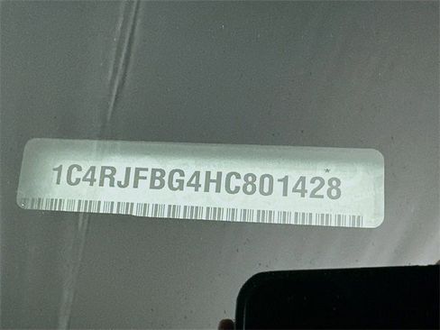 Used 2017 Jeep Grand Cherokee Limited image 18