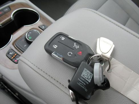 Used 2021 GMC Acadia SLE w/ Driver Convenience Package image 32