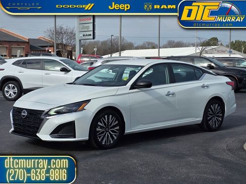 Used 2025 Nissan Altima 2.5 SV image 2