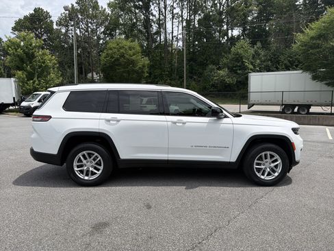 Used 2022 Jeep Grand Cherokee L Laredo w/ Luxury Tech Group I AWD/4WD image 17