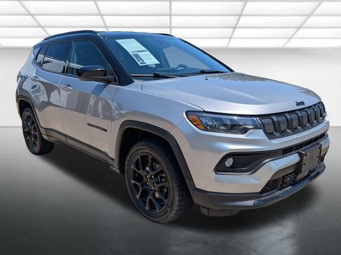 Used 2022 Jeep Compass Latitude w/ Convenience Group AWD/4WD image 1