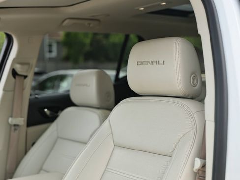 Used 2023 GMC Acadia Denali w/ Denali Technology Package FWD image 24