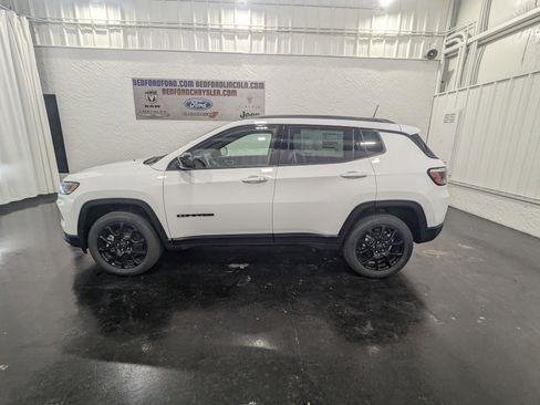 New 2026 Jeep Compass Latitude image 2