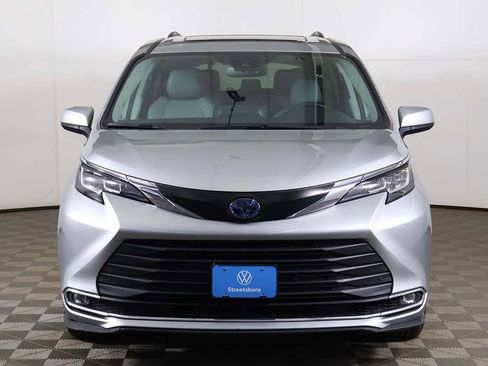 Used 2023 Toyota Sienna XLE w/ XLE Plus Package image 13
