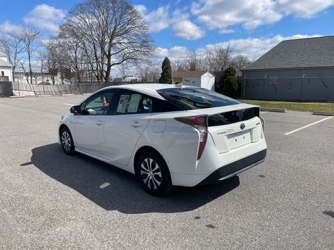 Used 2018 Toyota Prius Three image 8