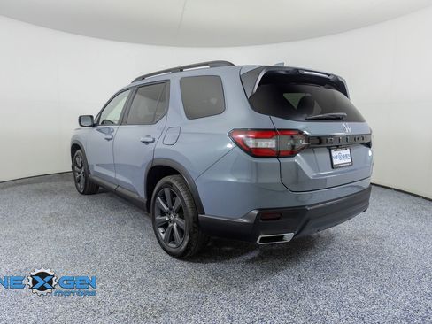 Used 2025 Honda Pilot Sport image 5