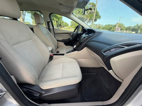 Used 2017 Ford Focus SE FWD image 14
