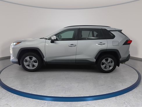 Used 2022 Toyota RAV4 XLE w/ Convenience Package FWD image 8