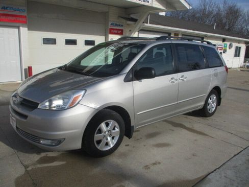 Used 2004 Toyota Sienna XLE 4 Door FWD**1 Owner/Leathe image 13