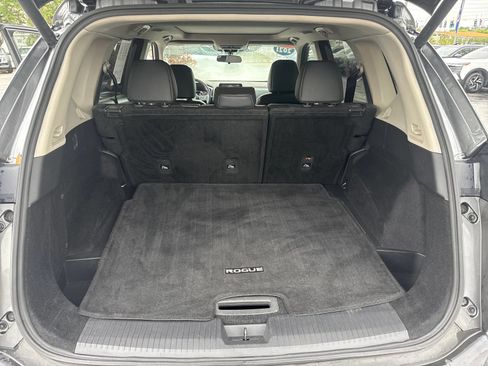 Certified 2021 Nissan Rogue SV w/ Premium Package FWD image 40