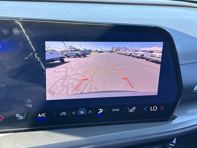 Certified 2025 Chevrolet Traverse LT FWD image 14