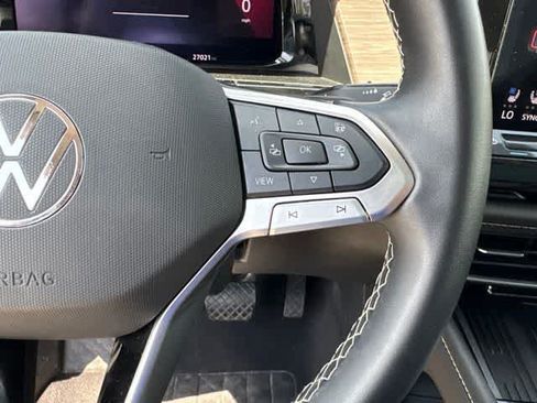 Used 2025 Volkswagen Atlas SEL AWD/4WD image 13