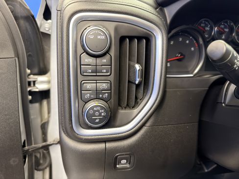 Used 2021 Chevrolet Silverado 2500 LTZ w/ LTZ Convenience Package AWD/4WD image 15