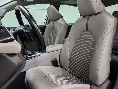 Used 2019 Toyota Camry SE FWD image 11