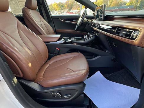 Used 2023 Lincoln Nautilus Reserve w/ Equipment Group 201A image 13