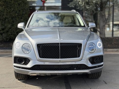 Used 2019 Bentley Bentayga image 3
