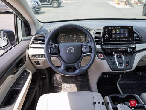 Used 2025 Honda Odyssey EX-L image 2
