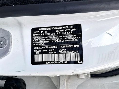 Used 2018 INFINITI QX30 Premium w/ Navigation Package FWD image 4