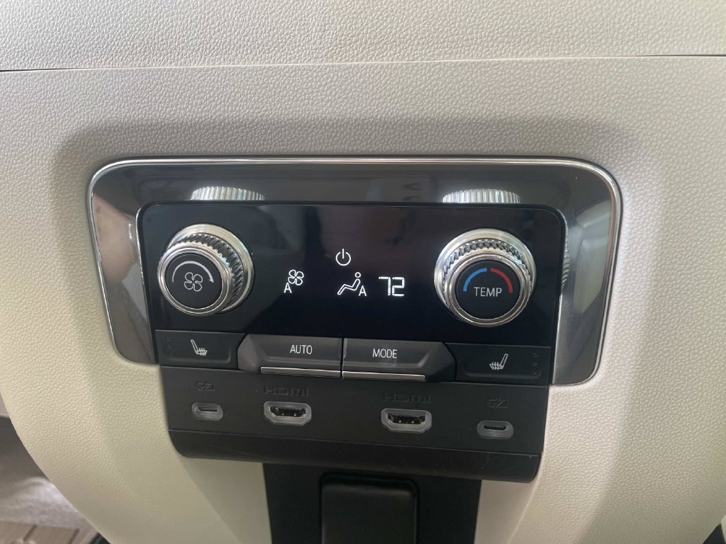 Used 2023 GMC Yukon Denali w/ Denali Reserve Package AWD/4WD image 16