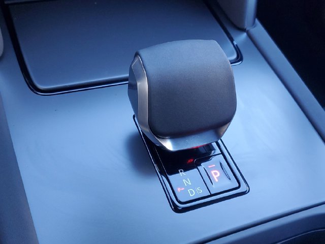 Used 2026 Land Rover Discovery Sport Landmark AWD/4WD image 36