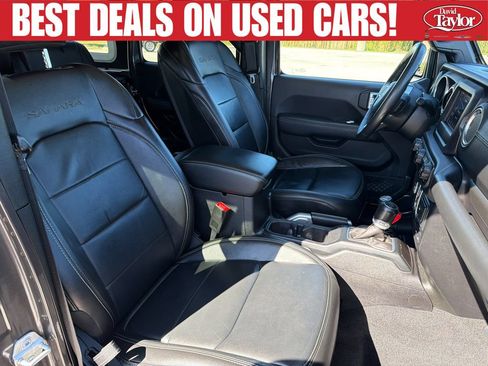 Used 2018 Jeep Wrangler Unlimited Sahara AWD/4WD image 27
