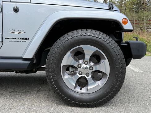 Used 2018 Jeep Wrangler Unlimited Sahara w/ Max Tow Package AWD/4WD image 10