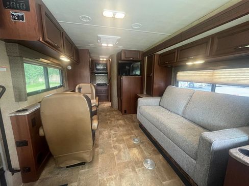 Used 2015 Ford E-350 and Econoline 350 Super Duty w/ A/C Prep Package RWD image 6