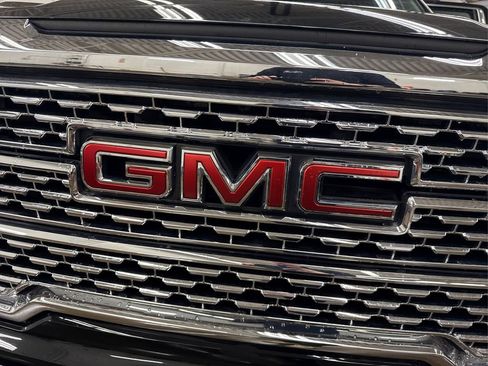 Used 2022 GMC Sierra 1500 Denali w/ Driver Alert Package II AWD/4WD image 16