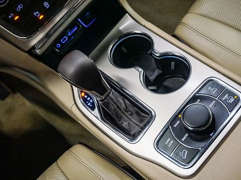 Used 2017 Jeep Grand Cherokee Overland image 22