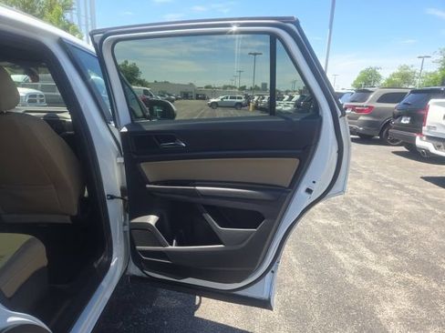 Used 2020 Volkswagen Atlas Cross Sport SEL R-Line AWD/4WD image 23