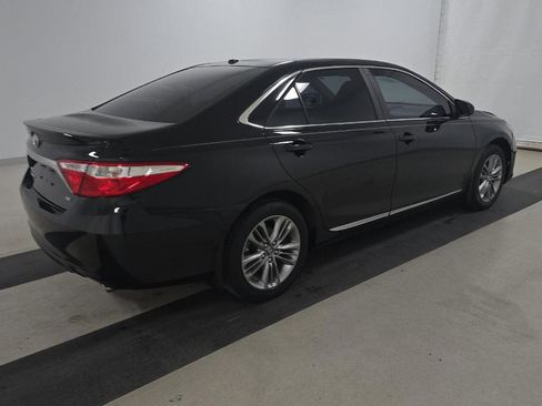 Used 2017 Toyota Camry SE w/ Moonroof Package image 4