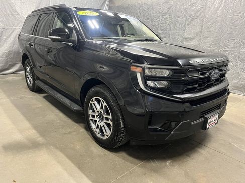Used 2025 Ford Expedition Active AWD/4WD image 1