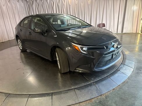 Used 2026 Toyota Corolla LE FWD image 3