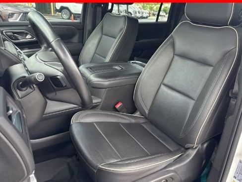 Used 2023 GMC Yukon XL SLT AWD/4WD image 4