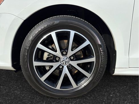 Used 2018 Volkswagen Jetta SE FWD image 12