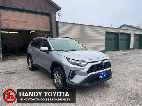 Certified 2022 Toyota RAV4 XLE w/ Convenience Package AWD/4WD image 1
