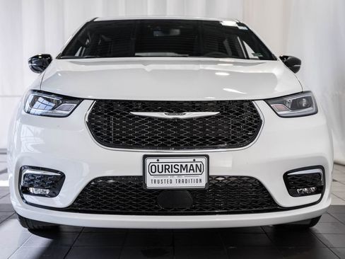 New 2026 Chrysler Pacifica Select image 2