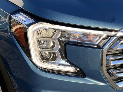 Used 2024 GMC Terrain SLT image 25