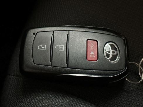 Used 2025 Toyota Corolla Cross LE FWD image 28