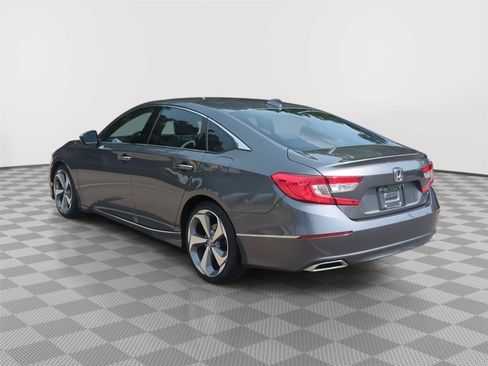 Used 2020 Honda Accord Touring image 3