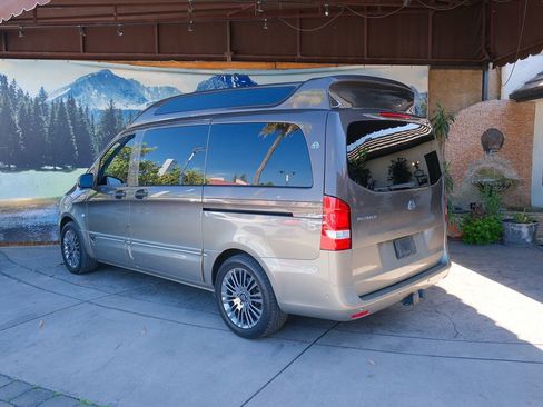 Used 2018 Mercedes-Benz Metris Passenger image 3