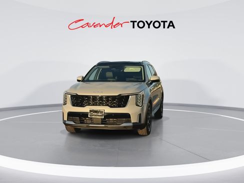 Used 2025 Kia Sorento S w/ Panoramic Sunroof Package FWD image 3
