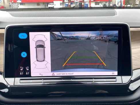 Used 2025 Volkswagen Atlas SE image 17