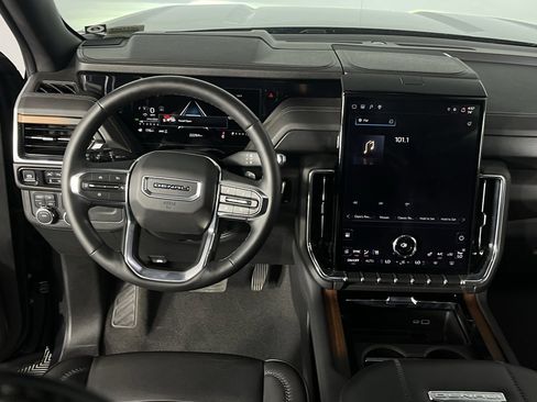 Used 2025 GMC Yukon Denali image 12