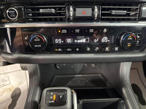 Used 2024 Nissan Pathfinder Platinum w/ Black Appearance Package AWD/4WD image 36